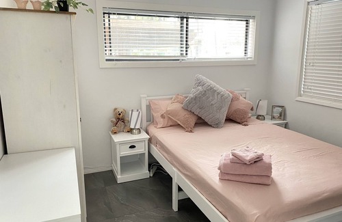 Tuggerawong Apartamento | Golden Sunrise Lake View In Private Two Bedroom Apartment