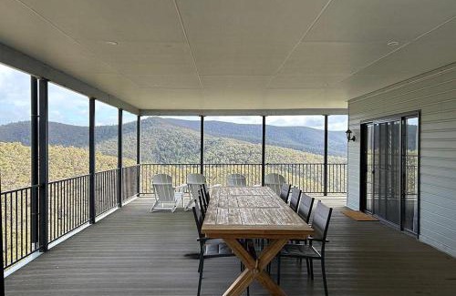 Steels Creek Casa | Golden Valley