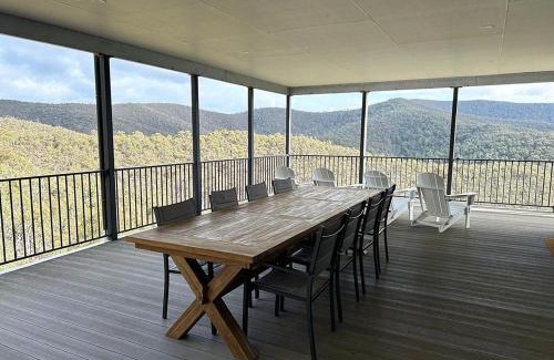 Steels Creek Casa | Golden Valley