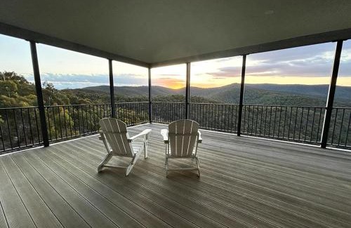 Steels Creek Casa | Golden Valley