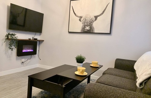 Golden Hotel | Golden View Suite - Cozy Downtown Private Suite