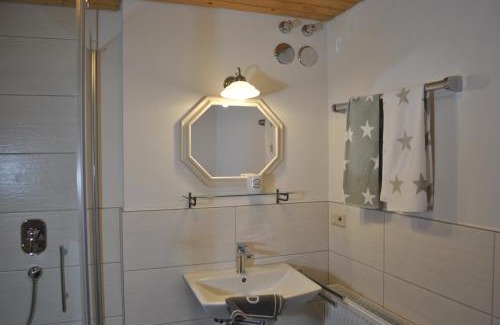 Baiersbronn Apartamento | Goldener Hahn B&B Baiersbronn - Ferienwohnungen mit Hygge Pool & Sauna