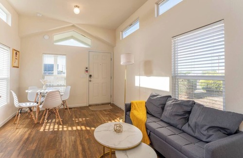 Fort Bragg Casa | GoldenGlow! DTFB. SameDayBooking