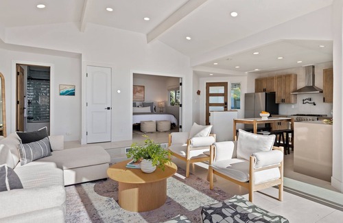 Summerland Casa | Goldenview - Elevated Elegance with Panoramic Views