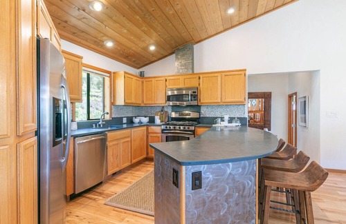 Truckee Casa | Vistas tranquilas - Northstar 4BR de lujo con piscinas de HOA, tenis, jacuzzi y gimnasio