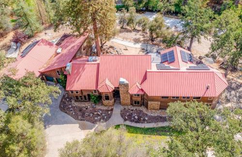 Oakhurst Casa | Goldside Mansion w/sleeping for 20 and tons of fun