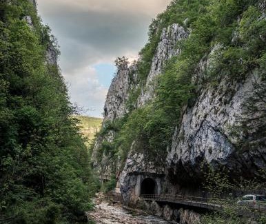 Stara Planina Casa | Golemi kamik Pirot