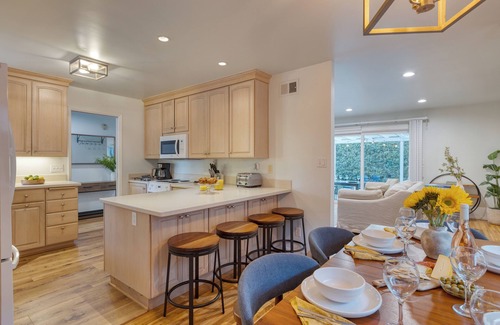 Goleta Casa | Goleta Getaway by AvantStay | Private Backyard, 1.5mi to the Beach!