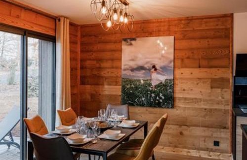 Le Chambon-sur-Lignon Casa | Golf, Bain à Remous, Piscine et Activités Ludiques : Lodge de Luxe pour 4 Adultes + 2 Enfants - FR-1-582-368