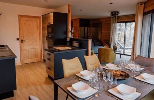 Le Chambon-sur-Lignon Casa | Golf, Bain à Remous, Piscine et Activités Ludiques : Lodge de Luxe pour 4 Adultes + 2 Enfants - FR-1-582-368