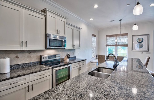 Villa Lago Casa | NUEVO, 4 dormitorios, 4 baños, com. PISCINA, CARRO DE GOLF, PLAYA PRIVADA. SANDESTIN. Villa Lago.