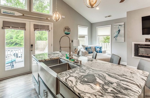 Little River Cabaña | Golf Cart Included: Little River Cottage w/ Deck!