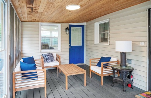 Yaupon Beach Cabaña | Charming Oak Island Cottage - Walk to Beach, Fire Pit, Porch, Sleeps 8