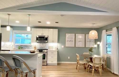 Fernandina Beach Cabaña | Golf Cart, Sun, Sand, & Island life Beach Retreat!