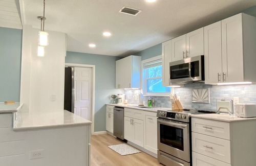 Fernandina Beach Cabaña | Golf Cart, Sun, Sand, & Island life Beach Retreat!