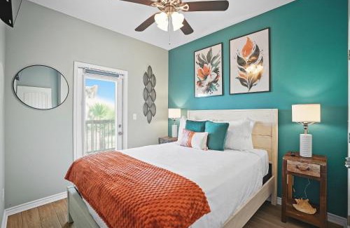 Port Aransas Casa | Golf Cart - Walk to Beach - Pool - Pets - Floor BR
