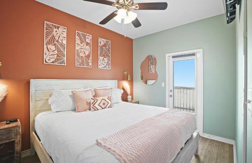 Port Aransas Casa | Golf Cart - Walk to Beach - Pool - Pets - Floor BR