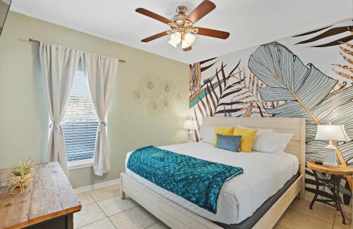 Port Aransas Casa | Golf Cart - Walk to Beach - Pool - Pets - Floor BR