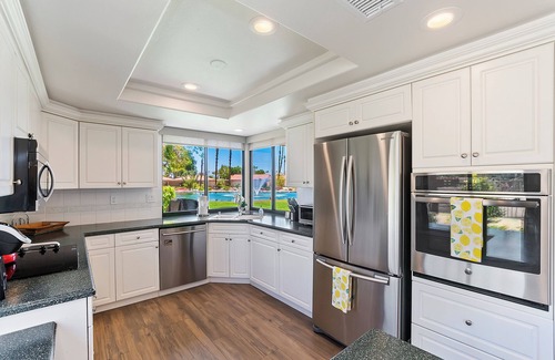 Rancho Mirage Condominio | Golf Course Condo w/ Water & Mountain Views Nov/Dec 2025 & Jan 2026 available!