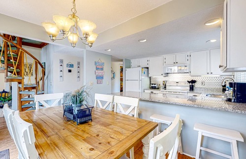 Ocean Ridge Cabaña | Golf course-front beach home with full kitchen - close to the beach