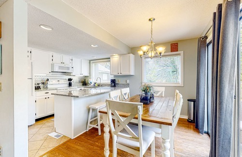 Ocean Ridge Cabaña | Golf course-front beach home with full kitchen - close to the beach