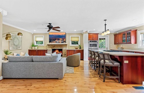 Hendersonville Casa | Golf Course Getaway: Pickleball/Tennis/Pool/Hot Tub/Fire Pit