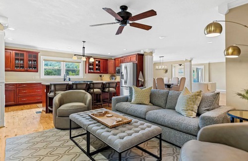 Hendersonville Casa | Golf Course Getaway: Pickleball/Tennis/Pool/Hot Tub/Fire Pit