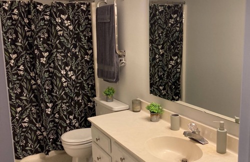 Greensboro Casa | Golf Course Getaway with Pool by PTI Airport