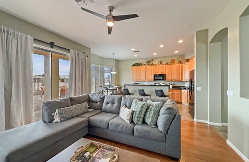 Seville Casa | Golf Course Home in Seville Gilbert! 30 Night Min!