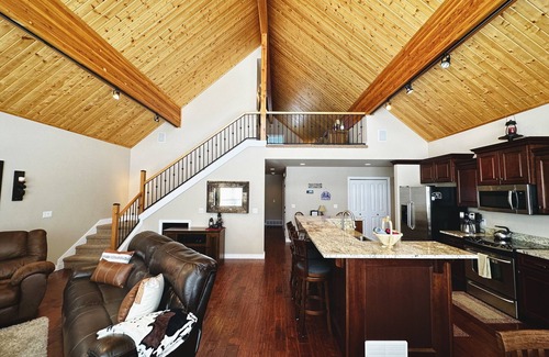 Red Lodge Chalet De Esquí | Golf Course Home w/Mtn Views, Hot Tub & Fireplace