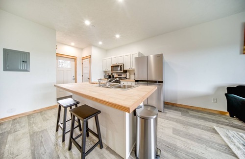 Erie Condominio | Golf Course View: Centrally Located Condo in Erie