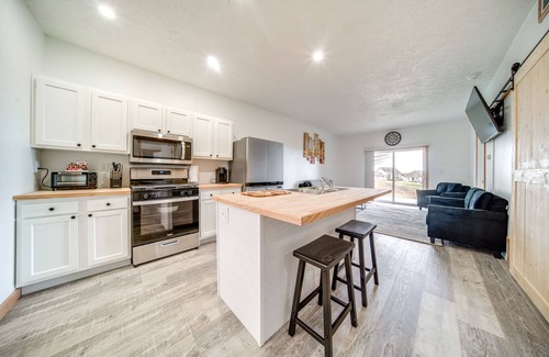Erie Condominio | Golf Course View: Centrally Located Condo in Erie