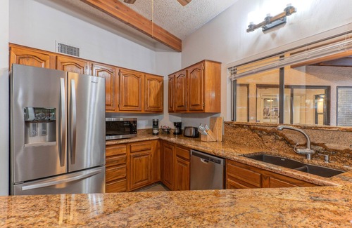 East Mesa Casa | Golf Course View, Sleeps 10, Remodeled Vacation Getaway, Pool, Putt Green, Fire Pit