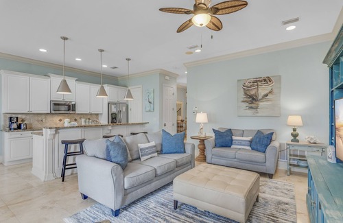 Villa Lago Casa | Golf Course Views ~ Golf Cart ~ Back Patio ~ Community Pool