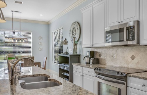 Villa Lago Casa | Golf Course Views ~ Golf Cart ~ Back Patio ~ Community Pool