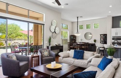 Desert Ridge Casa | Golf Course Villa! Saltwater Pool & Putting Green
