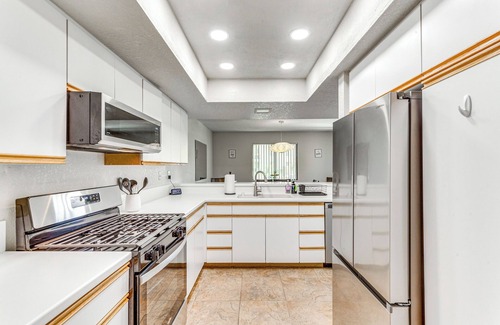 Cathedral City Condominio | Golf, Hike & Relax: Cathedral City Condo