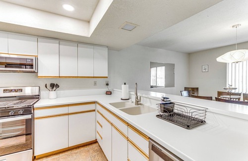 Cathedral City Condominio | Golf, Hike & Relax: Cathedral City Condo