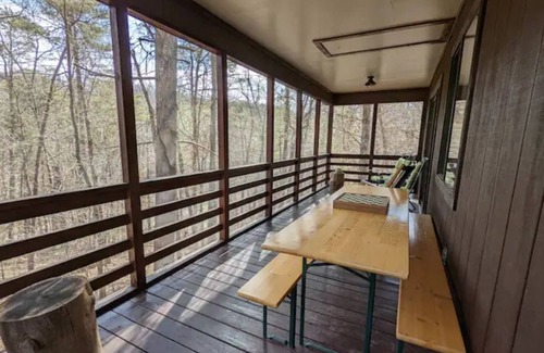 Mount Jackson Casa | Golf & Mountain Bike FREE! Cozy Cabin Getaway w/ 5 Resort Passes