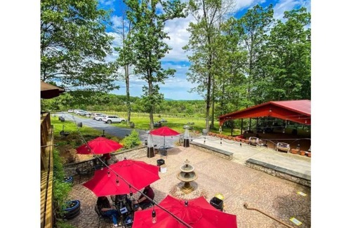 Mount Jackson Casa | Golf & Mountain Bike FREE! Cozy Cabin Getaway w/ 5 Resort Passes