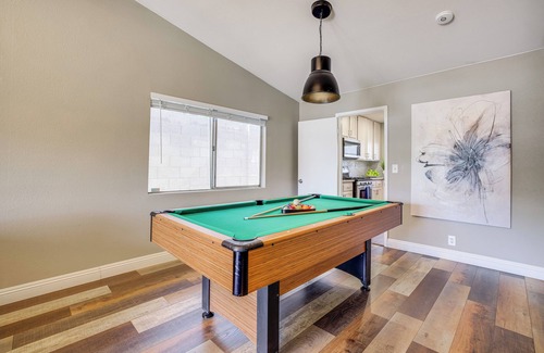 Green Valley North Casa | Golf, Shop & Explore: Sleek Getaway in Henderson!