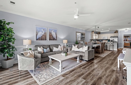 Central Myrtle Beach Condominio | Golf & Sunshine - Spacious Condo Overlooking the Green
