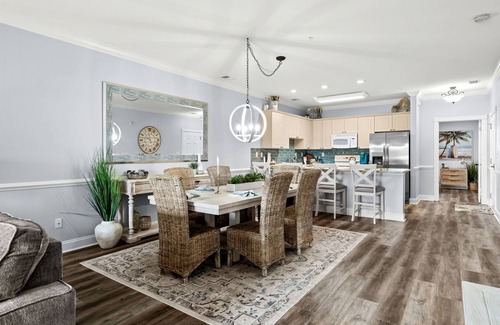 Central Myrtle Beach Condominio | Golf & Sunshine - Spacious Condo Overlooking the Green