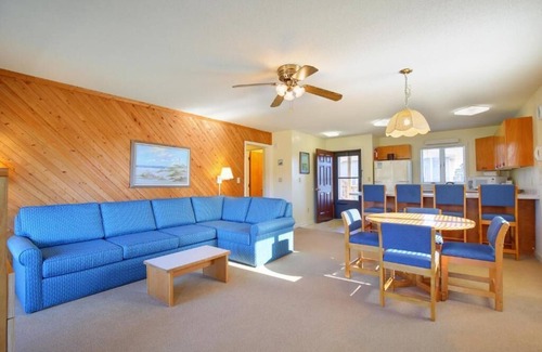 Sea Scape Condominio | Golf View Charming 2-bedroom condo in Kitty Hawk with fitness room, sleeps 6.