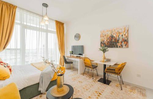 Dubai Apartamento | Golf View Studio in Damac Hills - Luxury Living, Exclusive Amenities, by Think Realty