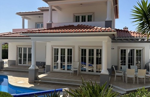 Praia del Rei Villa | Villa con piscina climatizada privada y bañera de hidromasaje