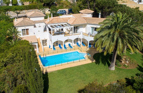 Vila do Bispo Villa | * DESCUENTO HASTA FIN DE AGOSTO * Parque Da Floresta Fabulosa Villa. Piscina climatizada propia.