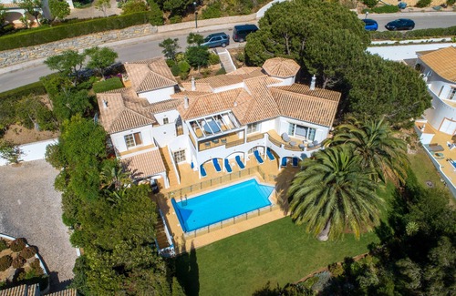 Vila do Bispo Villa | * DESCUENTO HASTA FIN DE AGOSTO * Parque Da Floresta Fabulosa Villa. Piscina climatizada propia.
