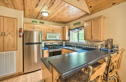 Guntersville Cabina | 'Golfer's Retreat' - Cabin in Resort