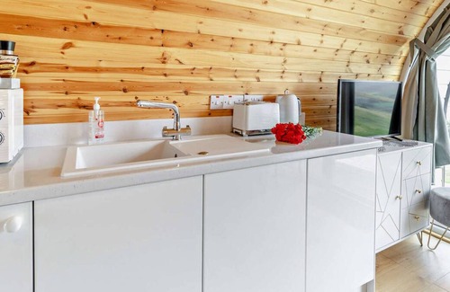 Ponterwyd Chalet De Esquí | Golygfa Cambrian in Aberystwyth